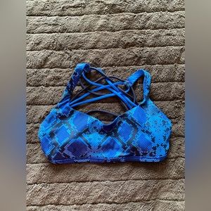 Lululemon Free To Be Wild Bra Blue Python Size 6 EUC